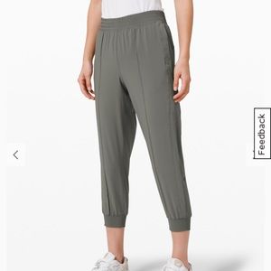 Lululemon Wanderer Cropped Jogger